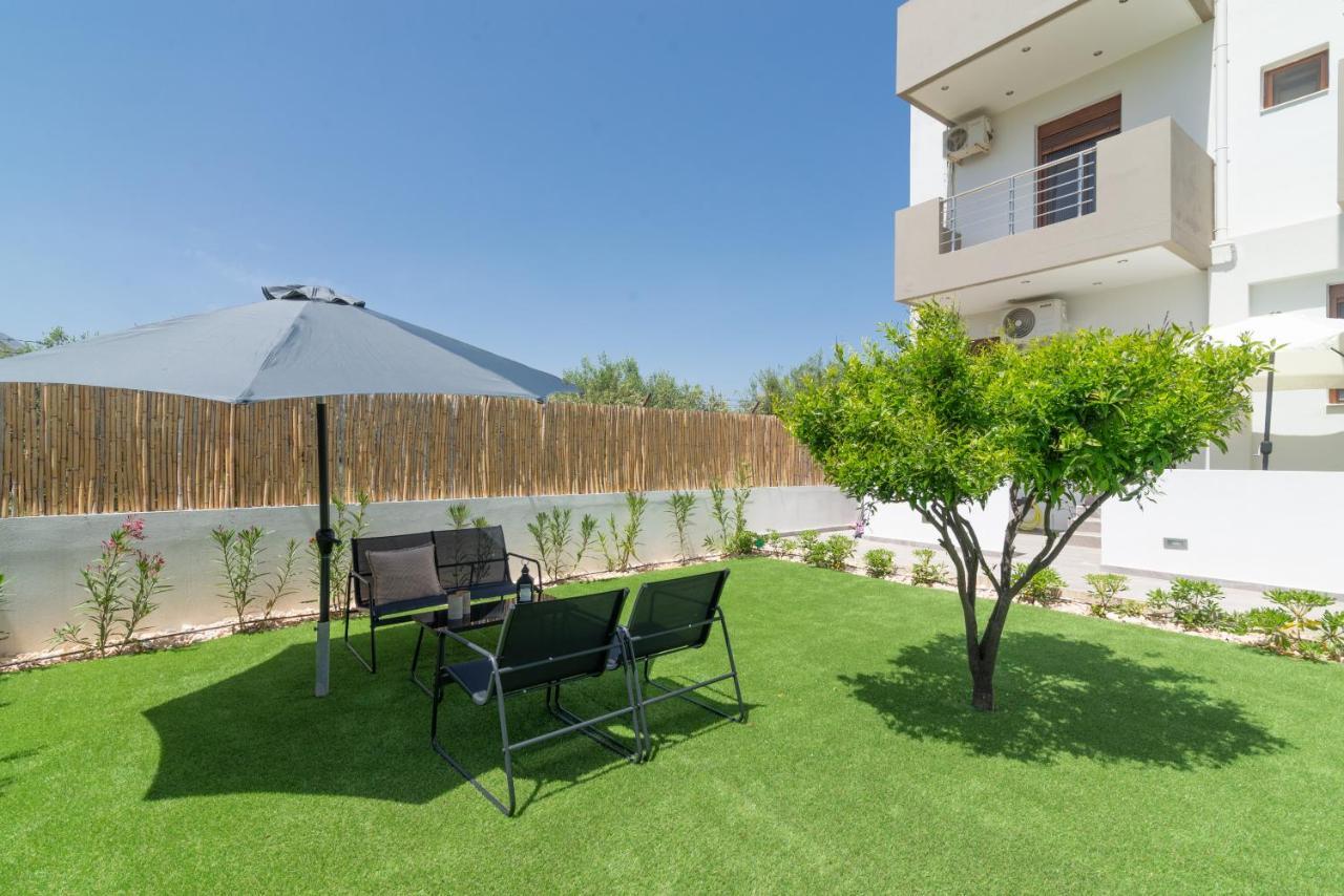 Modern House With Pool Near Beach Gazi 外观 照片