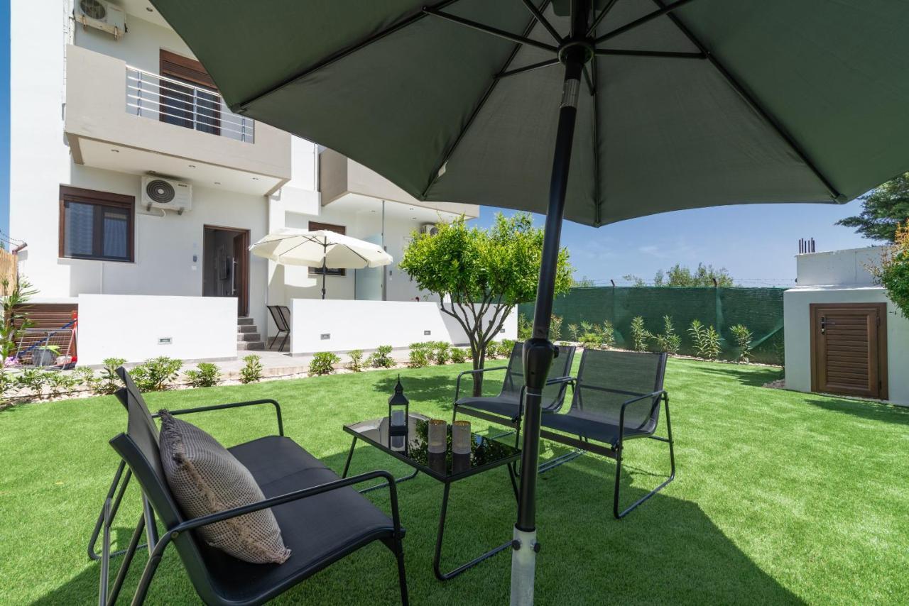 Modern House With Pool Near Beach Gazi 外观 照片