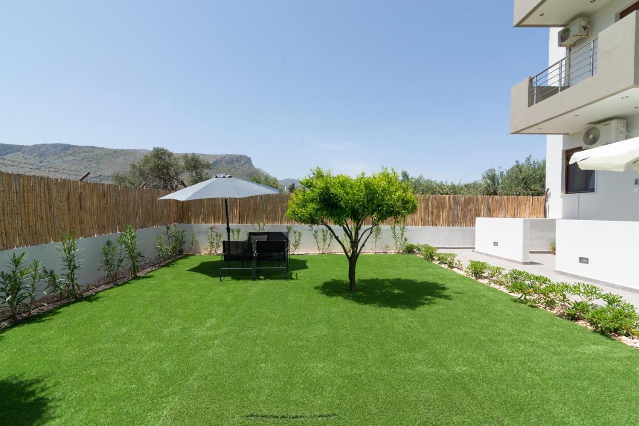 Modern House With Pool Near Beach Gazi 外观 照片