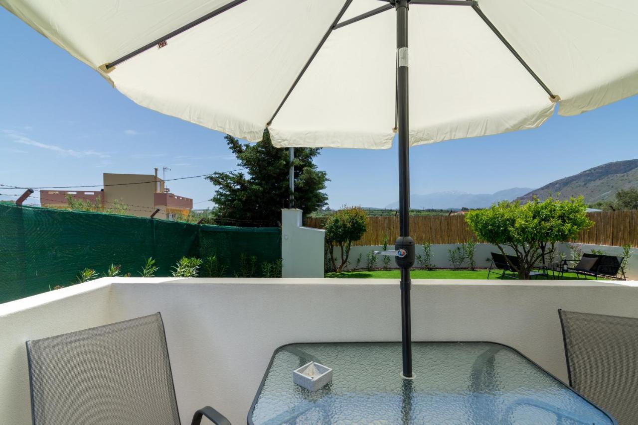 Modern House With Pool Near Beach Gazi 外观 照片