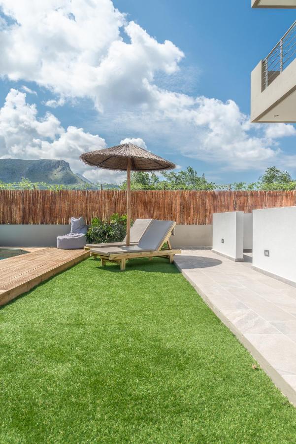 Modern House With Pool Near Beach Gazi 外观 照片