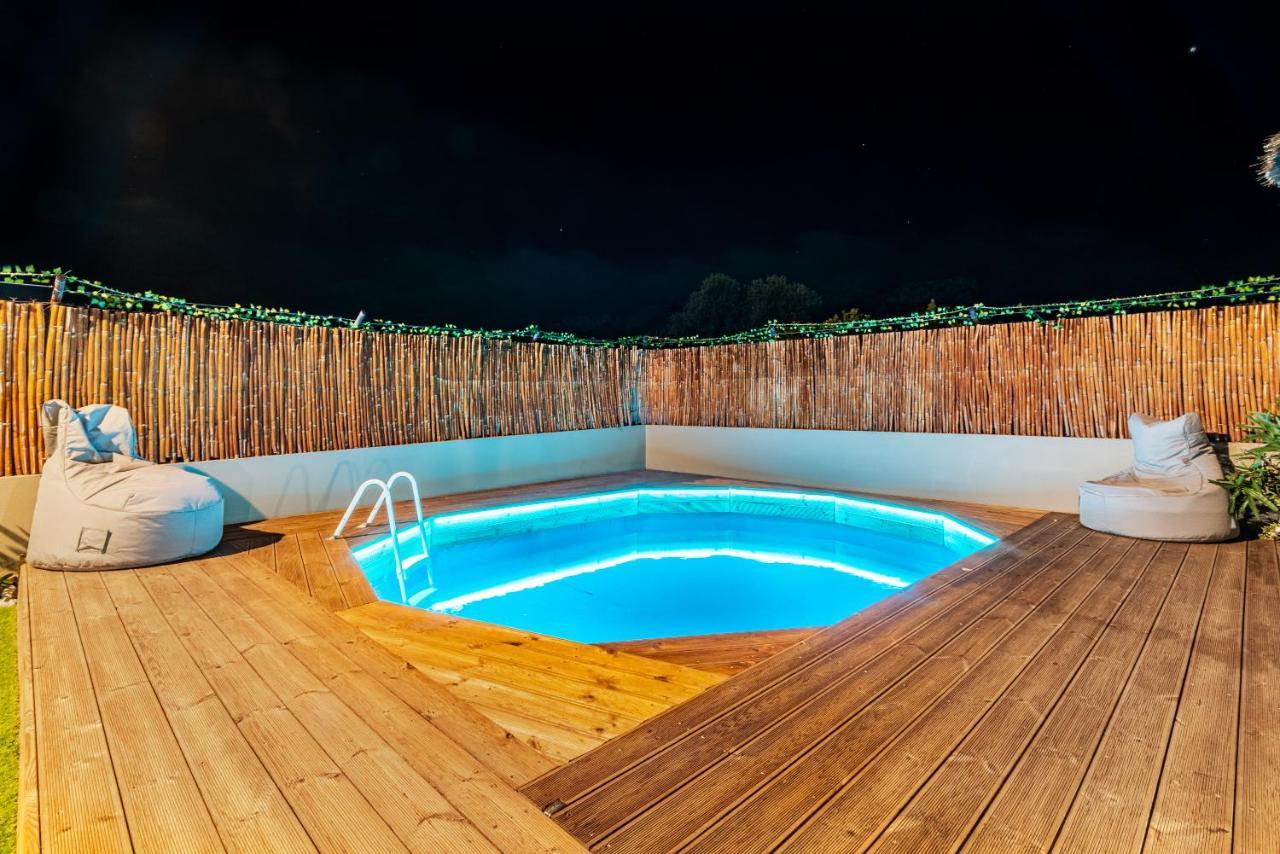 Modern House With Pool Near Beach Gazi 外观 照片