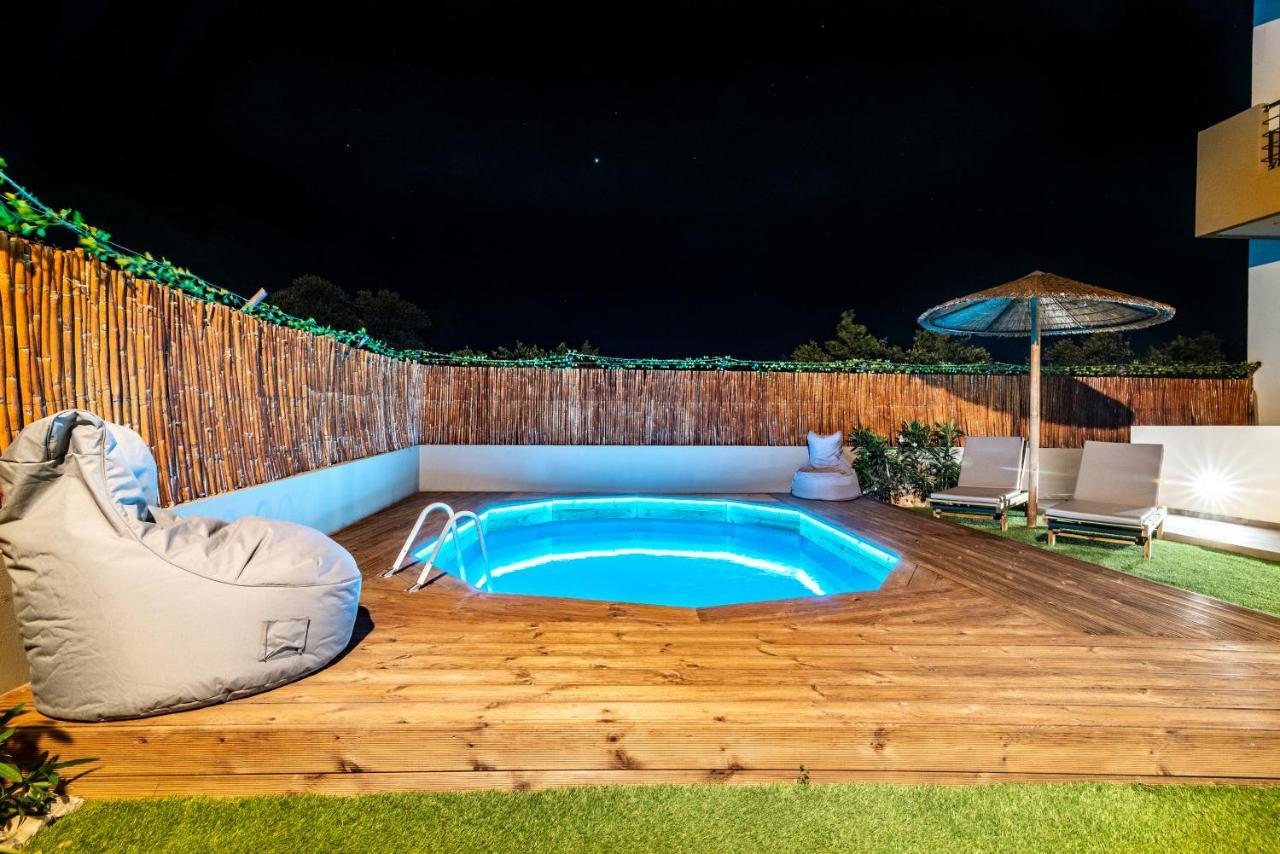 Modern House With Pool Near Beach Gazi 外观 照片