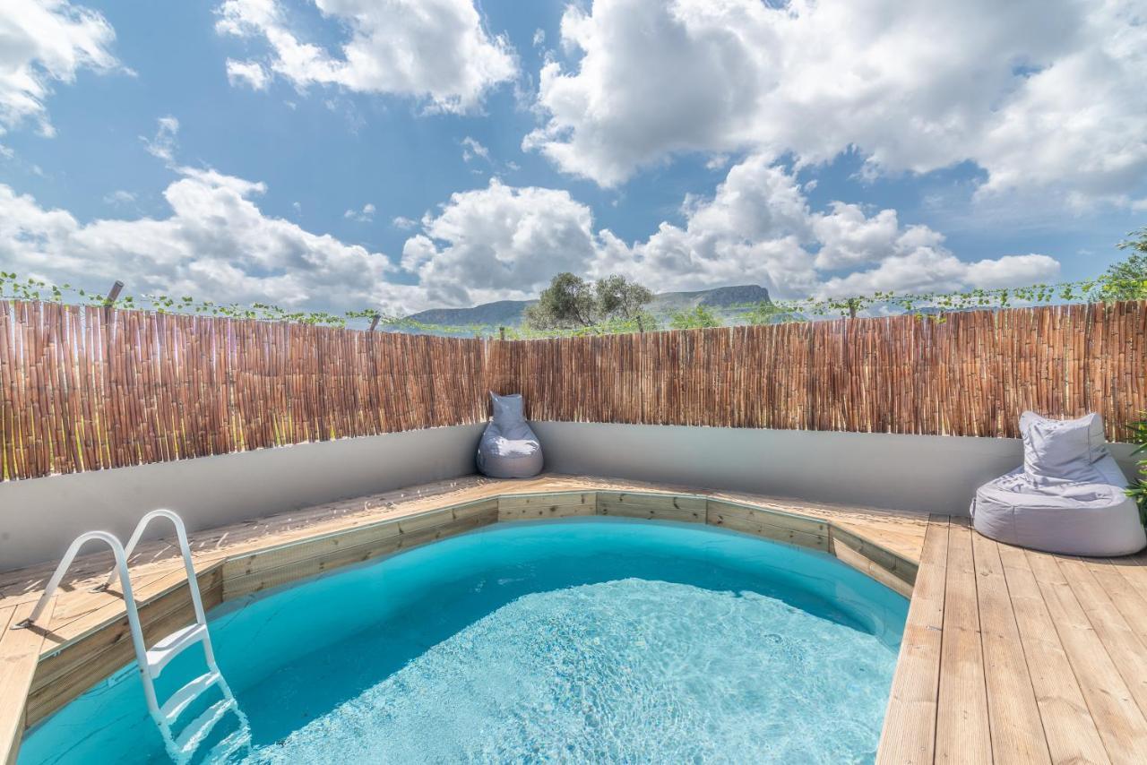 Modern House With Pool Near Beach Gazi 外观 照片