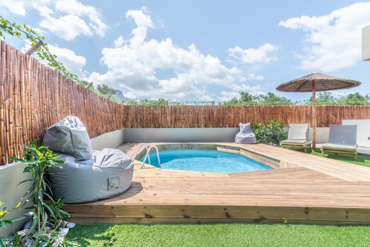 Modern House With Pool Near Beach Gazi 外观 照片