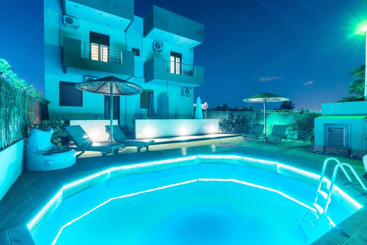 Modern House With Pool Near Beach Gazi 外观 照片