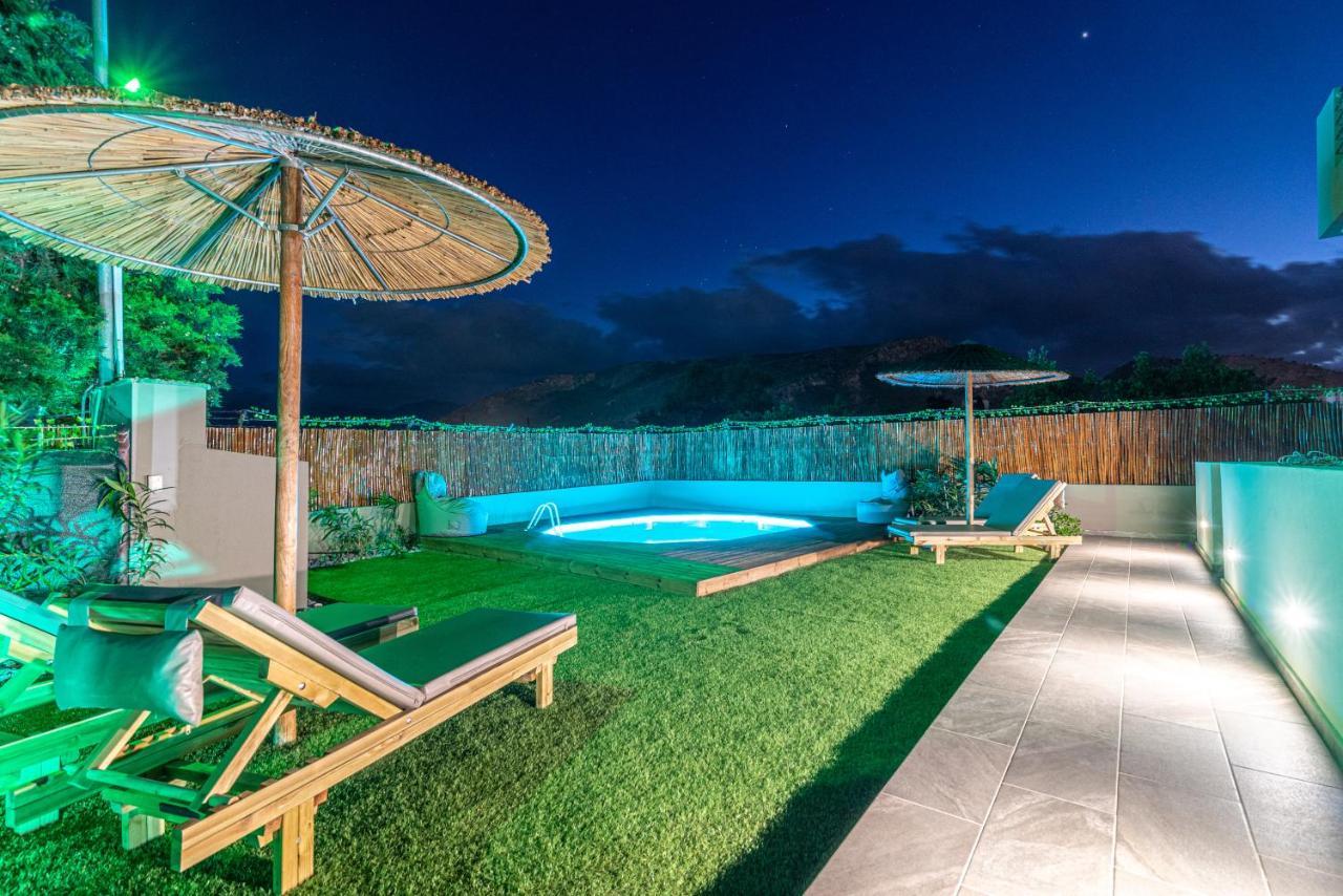 Modern House With Pool Near Beach Gazi 外观 照片