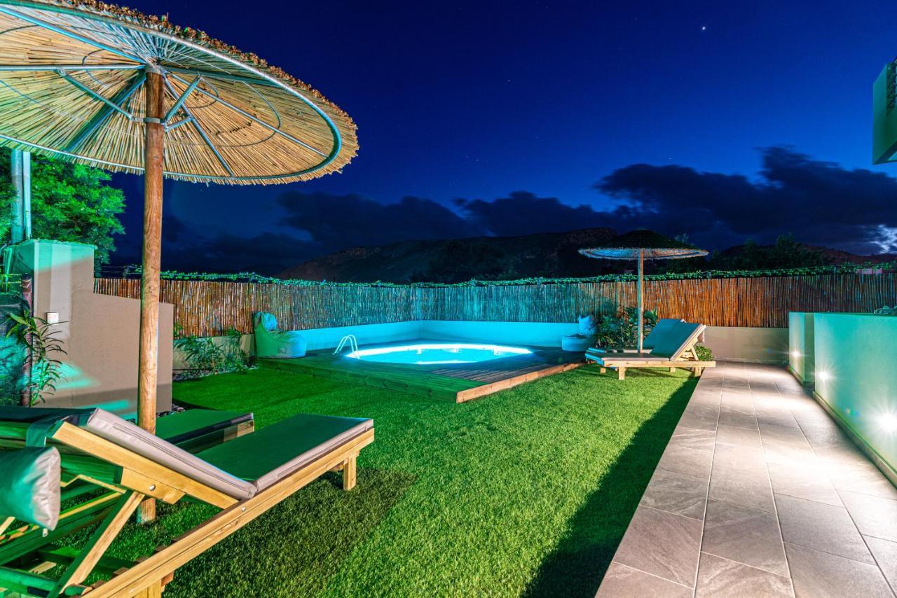 Modern House With Pool Near Beach Gazi 外观 照片